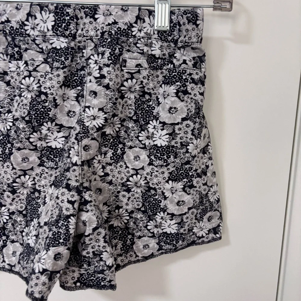 3/$15 Janie and Jack kids girls Floral Black gray and White cotton Shorts 10
